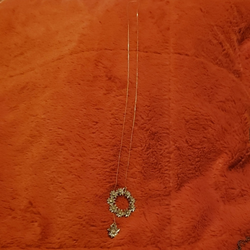 Silvertone flower necklace lariat
